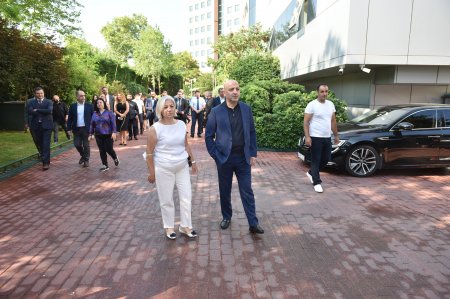 Palmali Şirkətlər Qrupunun prezidenti Mübariz Mənsimov ev həbsi üzərindən götürüldükdən sonra ilk gün işə çıxıb.