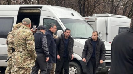 İki Azərbaycanlı hərbçi erməni əsirliyindən azad edildi. VİDEO
