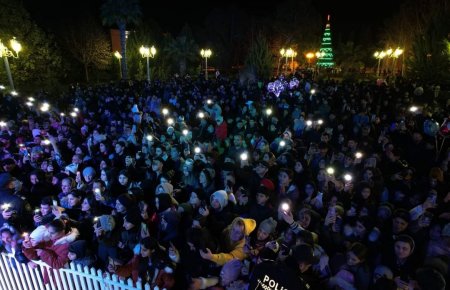 Yevlaxda 31 Dekabr Dünya Azərbaycanlılarının Həmrəyliyi Günü və Yeni İl münasibətilə möhtəşəm konsert keçirilib Yevlaxda 31 Dekabr Dünya Azərbaycanlılarının Həmrəyliyi Günü və Yeni İl münasibətilə möhtəşəm konsert keçirilib