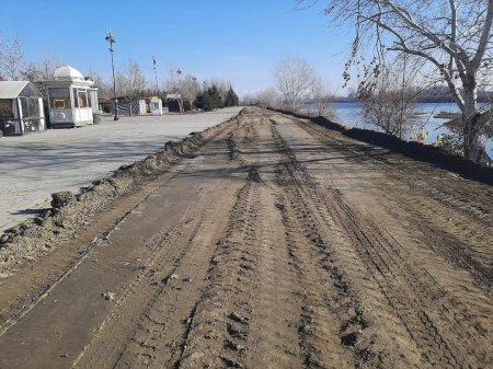 Yevlaxda Kür çayının sahilində bulvar istirahət parkında təmir-tikinti işləri aparılır. 