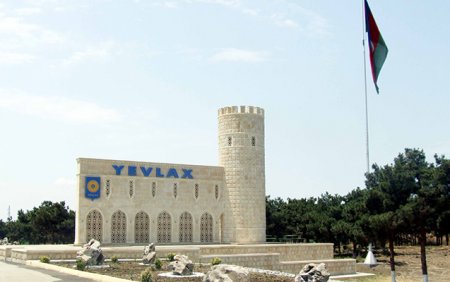 Yevlax şəhərində abadlıq, təmir-tikinti işləri uğurla davam etdirilir.