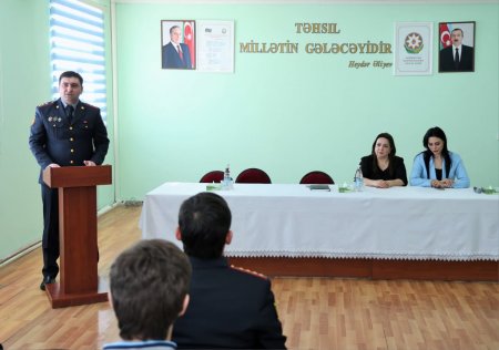 Yevlax Rayon Polis Şöbəsinin təşkilatçılığı ilə şəhər 2 saylı tam orta məktəbdə “Narkomaniyaya yox deyək” mövzusunda maarifləndirmə tədbiri keçirilib Yevlax Rayon Polis Şöbəsinin təşkilatçılığı ilə şəhər 2 saylı tam orta məktəbdə “Narkomaniyaya yox deyək” mövzusunda maarifləndirmə tədbiri keçirilib