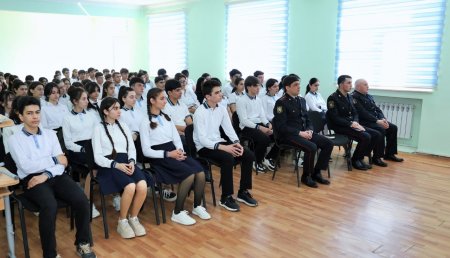 Yevlax Rayon Polis Şöbəsinin təşkilatçılığı ilə şəhər 2 saylı tam orta məktəbdə “Narkomaniyaya yox deyək” mövzusunda maarifləndirmə tədbiri keçirilib Yevlax Rayon Polis Şöbəsinin təşkilatçılığı ilə şəhər 2 saylı tam orta məktəbdə “Narkomaniyaya yox deyək” mövzusunda maarifləndirmə tədbiri keçirilib