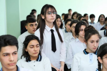 Yevlax Rayon Polis Şöbəsinin təşkilatçılığı ilə şəhər 2 saylı tam orta məktəbdə “Narkomaniyaya yox deyək” mövzusunda maarifləndirmə tədbiri keçirilib Yevlax Rayon Polis Şöbəsinin təşkilatçılığı ilə şəhər 2 saylı tam orta məktəbdə “Narkomaniyaya yox deyək” mövzusunda maarifləndirmə tədbiri keçirilib