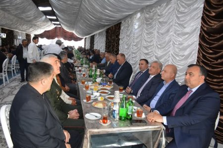 Rayon rəhbəri şəhid atasının üç mərasimində iştirak edib Rayon rəhbəri şəhid atasının üç mərasimində iştirak edib