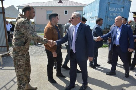 Rayon rəhbəri şəhid atasının üç mərasimində iştirak edib Rayon rəhbəri şəhid atasının üç mərasimində iştirak edib