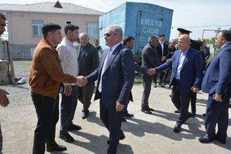 Rayon rəhbəri şəhid atasının üç mərasimində iştirak edib Rayon rəhbəri şəhid atasının üç mərasimində iştirak edib