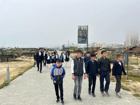 Ağdaş məktəbliləri tarix və coğrafiya fənn aylığı çərçivəsində Bakı şəhərinə ekskursiya ediblər Ağdaş məktəbliləri tarix və coğrafiya fənn aylığı çərçivəsində Bakı şəhərinə ekskursiya ediblər