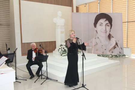 Yevlaxda görkəmli elm xadimi Zərifə xanım Əliyevanın əziz xatirəsi anılıb