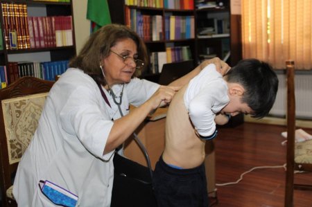 “Uşaqların icbari dispanserizasiyadan keçirilməsinə dair Dövlət Proqramı”na uyğun olaraq uşaqların ilkin müayinələri həyata keçirilir