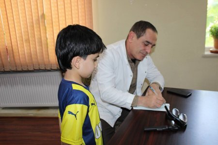 “Uşaqların icbari dispanserizasiyadan keçirilməsinə dair Dövlət Proqramı”na uyğun olaraq uşaqların ilkin müayinələri həyata keçirilir