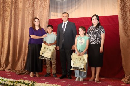 Yevlaxda "Konstitusiya və Suverenlik İli" çərçivəsində"  "1 İyun- Uşaqların Beynəlxalq Müdafiəsi Günü" münasibətilə şəhid ailələrinin və müharibə əlillərinin övladları üçün bayram tədbiri təşkil olunub. 