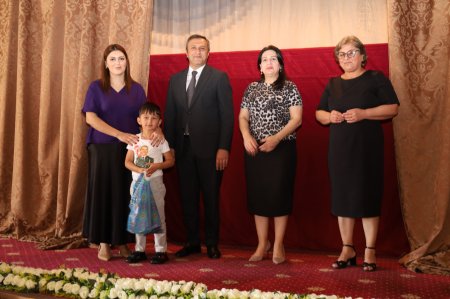 Yevlaxda "Konstitusiya və Suverenlik İli" çərçivəsində"  "1 İyun- Uşaqların Beynəlxalq Müdafiəsi Günü" münasibətilə şəhid ailələrinin və müharibə əlillərinin övladları üçün bayram tədbiri təşkil olunub. 