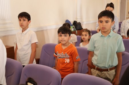 Yevlaxda "Konstitusiya və Suverenlik İli" çərçivəsində"  "1 İyun- Uşaqların Beynəlxalq Müdafiəsi Günü" münasibətilə şəhid ailələrinin və müharibə əlillərinin övladları üçün bayram tədbiri təşkil olunub. 