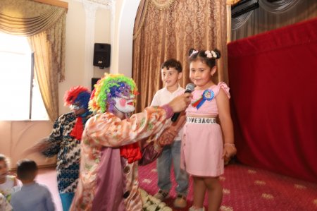 Yevlaxda "Konstitusiya və Suverenlik İli" çərçivəsində"  "1 İyun- Uşaqların Beynəlxalq Müdafiəsi Günü" münasibətilə şəhid ailələrinin və müharibə əlillərinin övladları üçün bayram tədbiri təşkil olunub. 