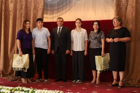 Yevlaxda "Konstitusiya və Suverenlik İli" çərçivəsində"  "1 İyun- Uşaqların Beynəlxalq Müdafiəsi Günü" münasibətilə şəhid ailələrinin və müharibə əlillərinin övladları üçün bayram tədbiri təşkil olunub. 