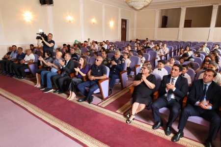 Yevlaxda "Konstitusiya və Suverenlik İli" çərçivəsində"  "1 İyun- Uşaqların Beynəlxalq Müdafiəsi Günü" münasibətilə şəhid ailələrinin və müharibə əlillərinin övladları üçün bayram tədbiri təşkil olunub. 