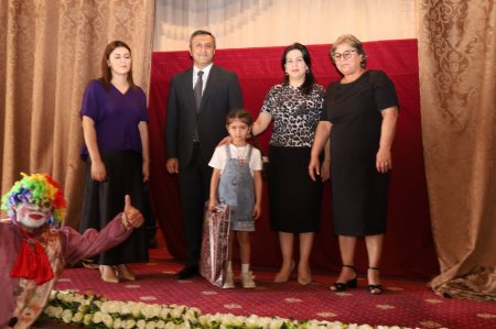 Yevlaxda "Konstitusiya və Suverenlik İli" çərçivəsində"  "1 İyun- Uşaqların Beynəlxalq Müdafiəsi Günü" münasibətilə şəhid ailələrinin və müharibə əlillərinin övladları üçün bayram tədbiri təşkil olunub. 