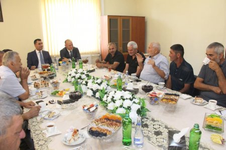 Yevlaxda şəhid ailələrinin üzvləri ilə görüş keçirilib. - FOTOLAR