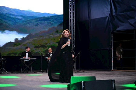 Dağlar qoynundakı Kəlbəcərdə bayram konserti