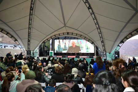 Dağlar qoynundakı Kəlbəcərdə bayram konserti