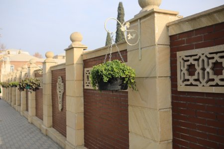 Gəncədə dekorativ gül dibçəkləri müvəqqəti olaraq götürülür - Fotolar