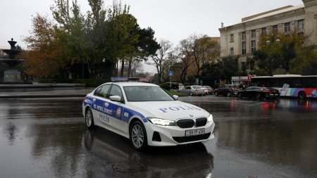 Polis yağışlı havada gücləndirilmiş iş rejimində xidmət aparır.Foto