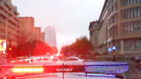 Polis yağışlı havada gücləndirilmiş iş rejimində xidmət aparır.Foto