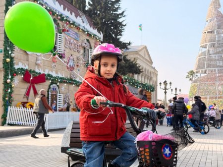 Leyla Əliyeva yevlaxlı uşaqlara velosiped hədiyyə etdi - Fotolar