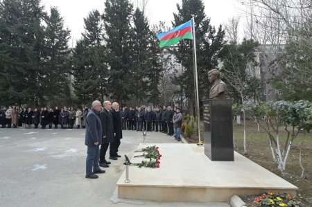 Emin Əmrullayev Milli Qəhrəman Natiq Qasımovun adını daşıyan məktəbdə büstün açılışında iştirak edib - Fotolar