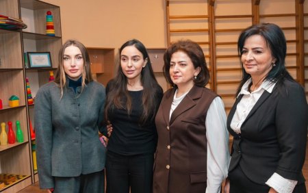 Əliyevalar bu müəssisələri ziyarət etdilər - Fotolar Əliyevalar bu müəssisələri ziyarət etdilər - Fotolar