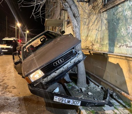 Kürdəmirdə “Audi” 4 nəfəri birdən vurdu - Fotolar