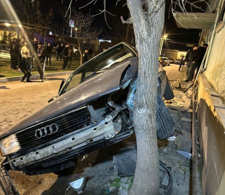 Kürdəmirdə “Audi” 4 nəfəri birdən vurdu - Fotolar