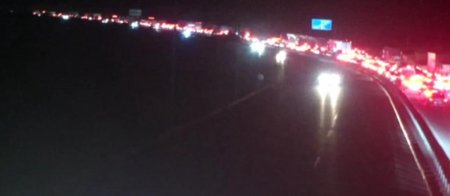 Bakı dairəvi yolunda maşın yandı - Sıxlıq yarandı