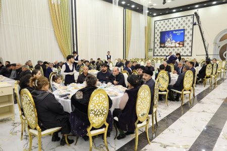 Yevlaxda iftar süfrəsi təşkil olunub. FOTOLAR