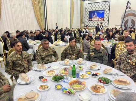 Yevlaxda iftar süfrəsi təşkil olunub. FOTOLAR
