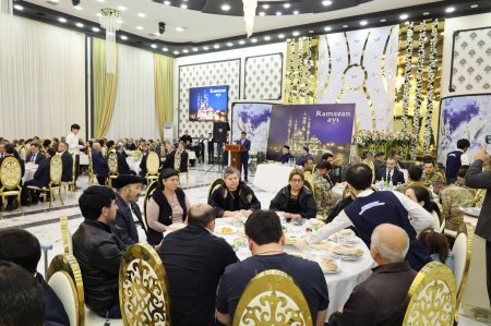 Yevlaxda iftar süfrəsi təşkil olunub. FOTOLAR