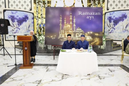 Yevlaxda iftar süfrəsi təşkil olunub. FOTOLAR
