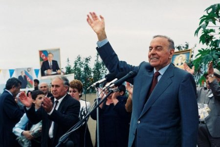 Heydər Əliyevin anadan olmasının 103-cü ildönümüdür