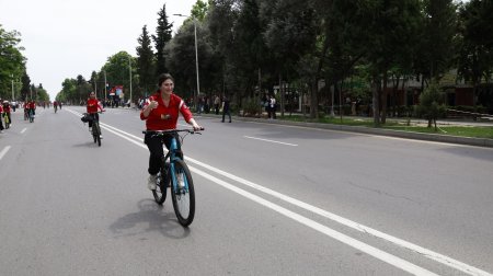 MDU-nun qızları WUF13 çərçivəsində veloyürüşünə qoşulublar - FOTOLAR
