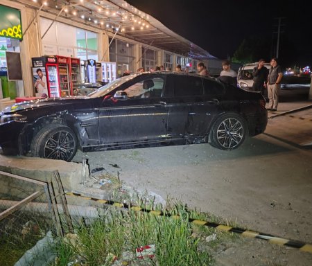 “BMW” idarəetmədən çıxıb aşdı - Yaralılar var - Fotolar