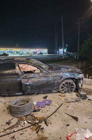 “BMW” idarəetmədən çıxıb aşdı - Yaralılar var - Fotolar