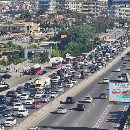 Bakının 12 əsas yolunda sıxlıq: Sürücülərə xəbərdarlıq Bakının 12 əsas yolunda sıxlıq: Sürücülərə xəbərdarlıq