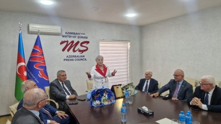 Əməkdar jurnalist Əminə Yusifqızının 75 illik yubileyi qeyd olunub. FOTOLAR