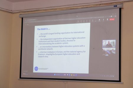 Mingəçevir Dövlət Universitetinin qiyabi formada təhsil alan tələbələri Malayziya və Almaniyada təhsil imkanları barədə məlumatlandırılıb Mingəçevir Dövlət Universitetinin qiyabi formada təhsil alan tələbələri Malayziya və Almaniyada təhsil imkanları barədə məlumatlandırılıb