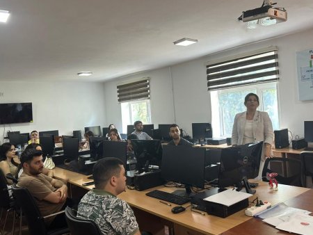 Mingəçevir Dövlət Universitetində qiyabi tələbələr üçün ingilis dili biliklərinin təkmilləşdirilməsi istiqamətində təlimlər keçirilir Mingəçevir Dövlət Universitetində qiyabi tələbələr üçün ingilis dili biliklərinin təkmilləşdirilməsi istiqamətində təlimlər keçirilir
