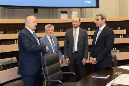 ADY rəhbərliyi Rusiya və İranla dəmir yolu sahəsində əməkdaşlığın inkişafını müzakirə edib ADY rəhbərliyi Rusiya və İranla dəmir yolu sahəsində əməkdaşlığın inkişafını müzakirə edib
