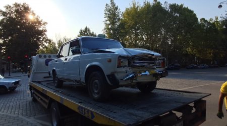 Yevlaxda iki avtomobil toqquşub-FOTO Yevlaxda iki avtomobil toqquşub-FOTO